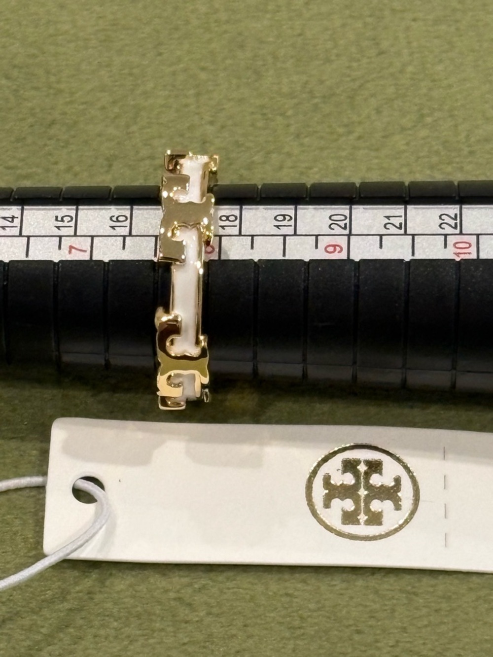 Tory Burch Gold Ring with White Enamel Logo Links - Size 8 - Picture 3 of 3